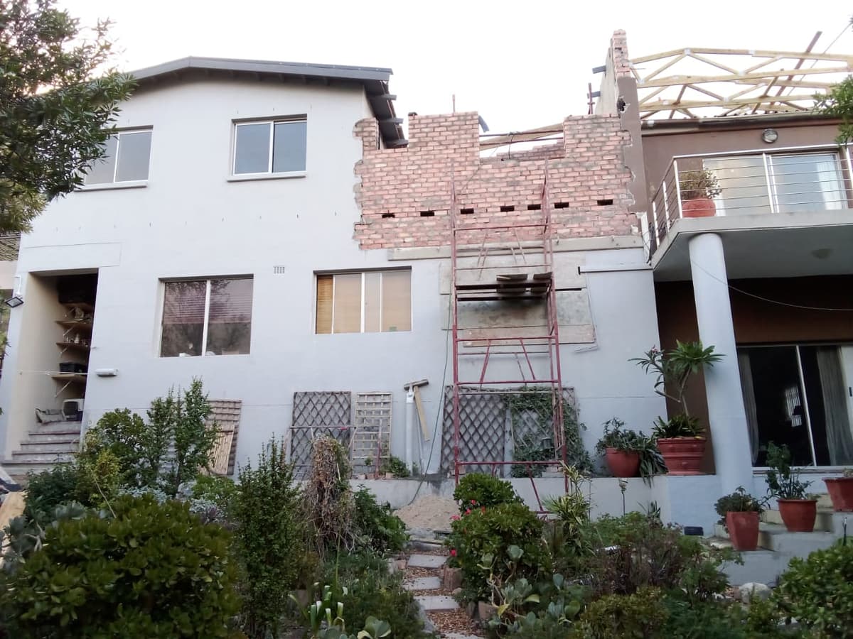 Modern Family Home - Johannesburg image 2
